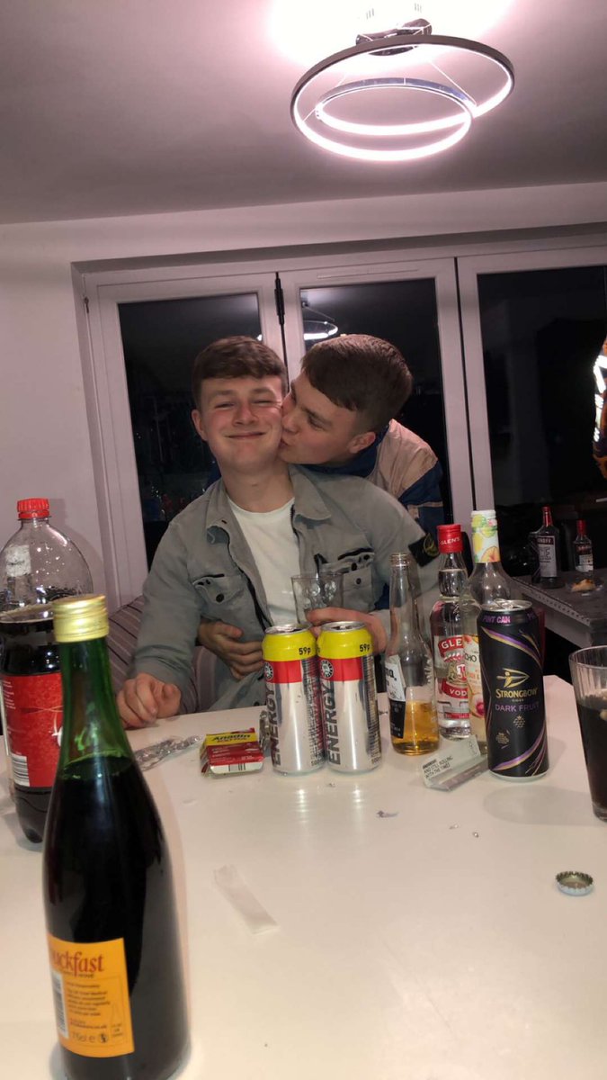 aaronbell_18's tweet photo. @gray_calum happy birthday brer hope it’s class xx https://t.co/MV0jMpuDFU