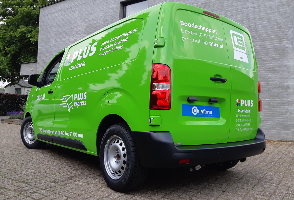 Quaform's tweet photo. In opdracht van Bertens Citroën hebben we deze Citroën Jumpy voor Plus IJsselstein beletterd. De bus is eerst volledig groen gewrapt, en vervolgens van de PLUS branding voorzien.

@CitroenBertens @plussupermarkt
#plusijsselstein #tilburg #citroenjumpy #carwrap #belettering https://t.co/9dYkKwig7C