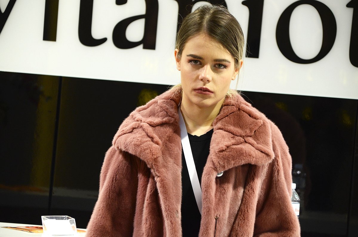 kastoriafurfair's tweet image. Inspo, for staying warm in warm colors

#kastoria #kastoriafurcity #furstagram #ootd #ootn #fur #fashion #kastoriafurfair #шубы #шуба #мех #мода