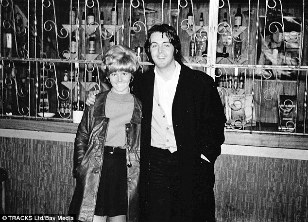 Debbie and Paul – How did Debbie meet Paul McCartney and Linda at the Cavern and have her photo taken behind closed doors? Debbie's story is told in her great book about the untold Cavern stories: on sale... beatlesbookstore.com/product/cavern…