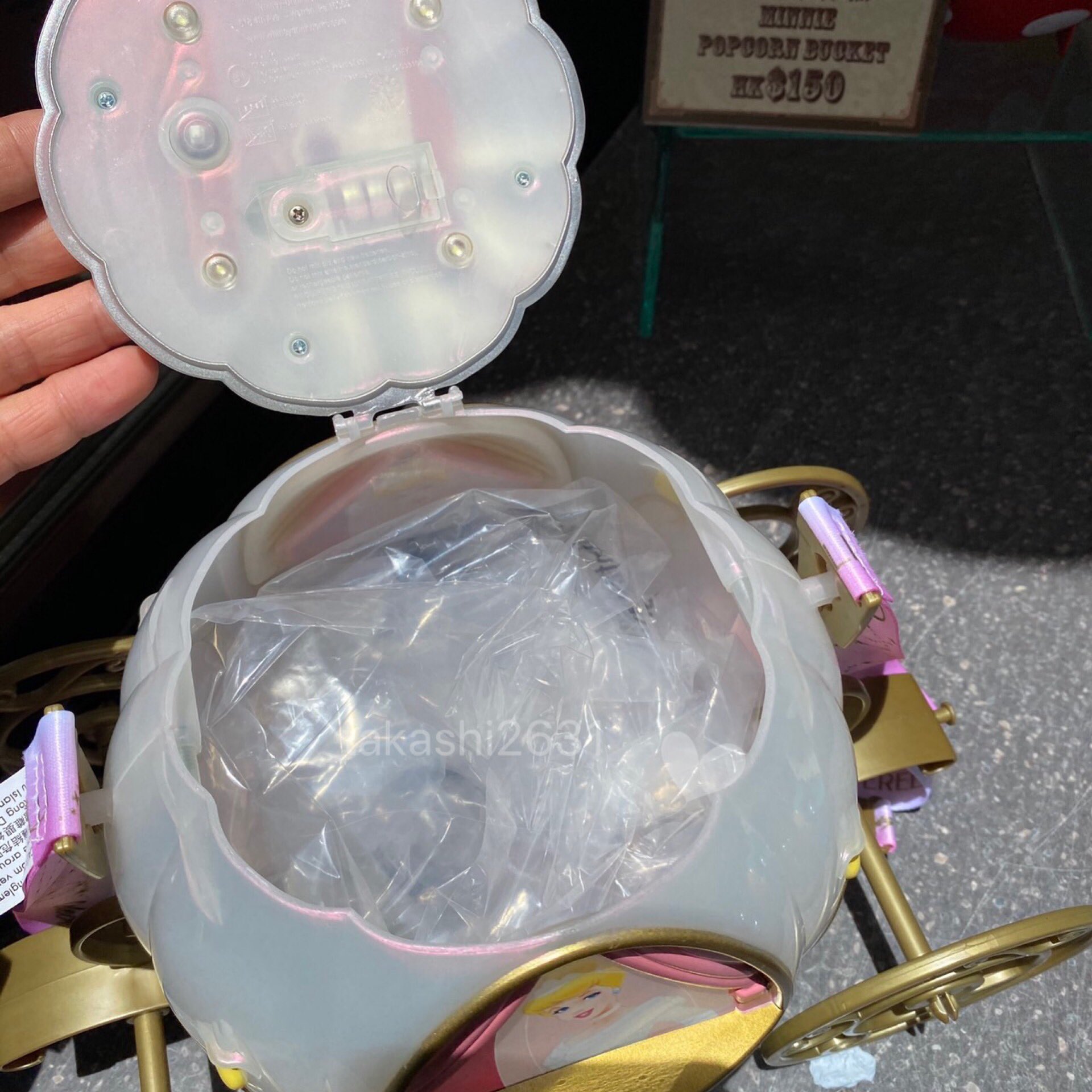 鳩さんの上海ディズニーグッズ紹介アカウント 本日香港ディズニー再オープン シンデレラのポップコーンバケツが新発売 香港 ディズニーはウェディングバージョンで光ります Hkdl Md 香港ディズニー T Co Jxexe3p9w3 Twitter