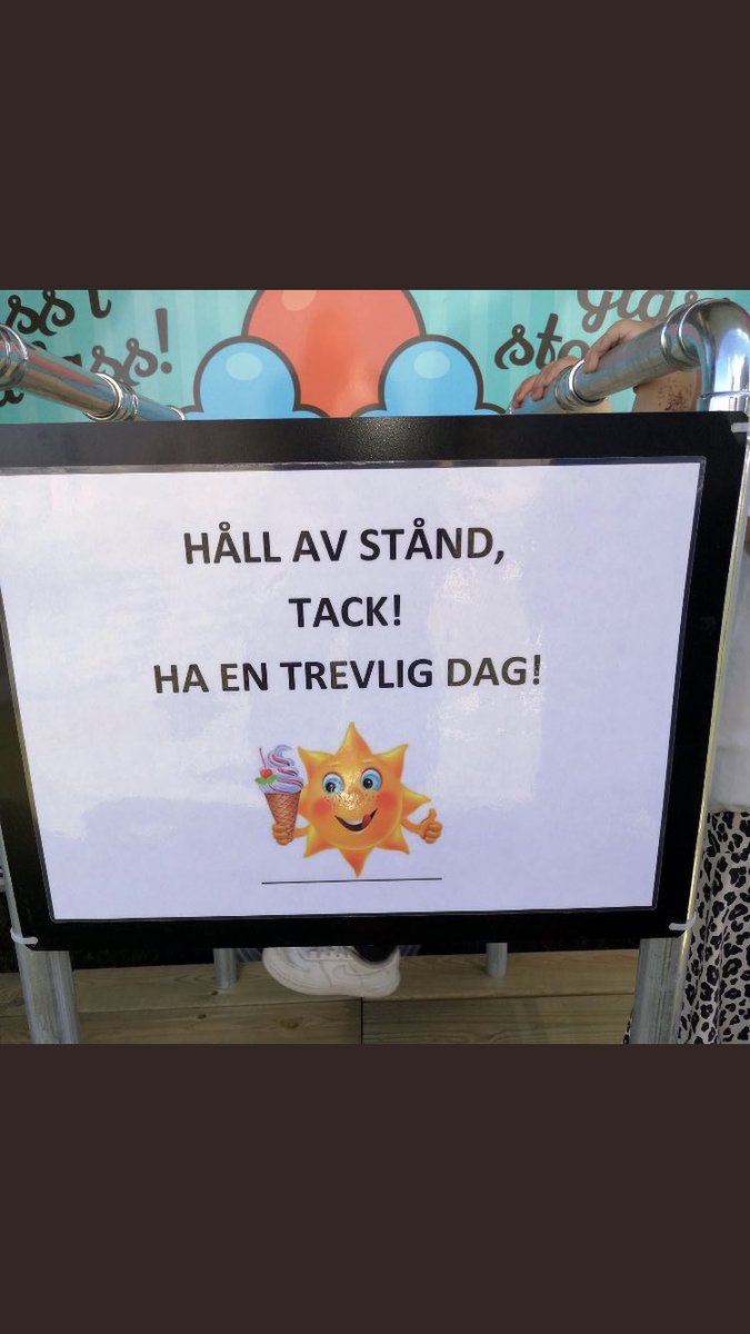 mr_pierresmith's tweet photo. @Glenn_Hysen Bättre med avstånd än... 😂😂😂 https://t.co/4AiUyLqnAC