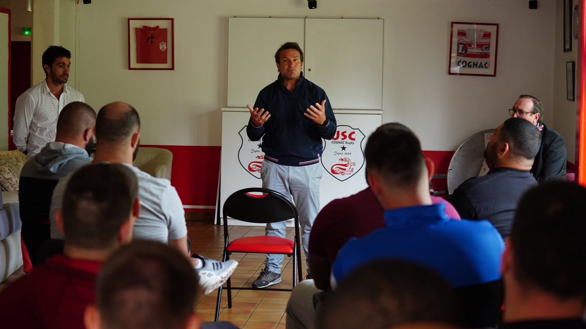ucs_rugby's tweet photo. Première rencontre ce matin entre notre nouveau manager @LandreauFabrice et les joueurs
🎙« Nous sommes porteurs d’un héritage »
UCS🔴🔵
#rugby #national #prod3 #saintjeandangely #cognac https://t.co/iKsKPe0MVY