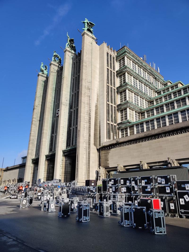 GreenExpoBE's tweet photo. Het eerste event in maanden! 
10000 lege flightcases op Brussels Expo vertegenwoordigen de lege agenda's van 80000 mensen die werkzaam zijn in de evenementenindustrie. 1 op 4 bedrijven in de eventindustrie heeft financiële problemen. 80000 mensen en 3200 bedrijven worden vergeten https://t.co/9bFZro806p
