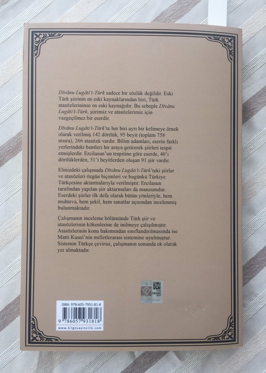 #ZiyaGökalp der ki: Eski Türkler mesleğe yol derlerdi; yolda büyük soyda büyükten ileri sayılırdı. Yol büyüğüm Hocam Ercilasun, tek başına bir akademi olan Dîvân’ı bu kez içerdiği şiirler ve atasözleriyle bize sunuyor. Dankoff-Kelly, Tekin’den farklı tasniflerle...❤️