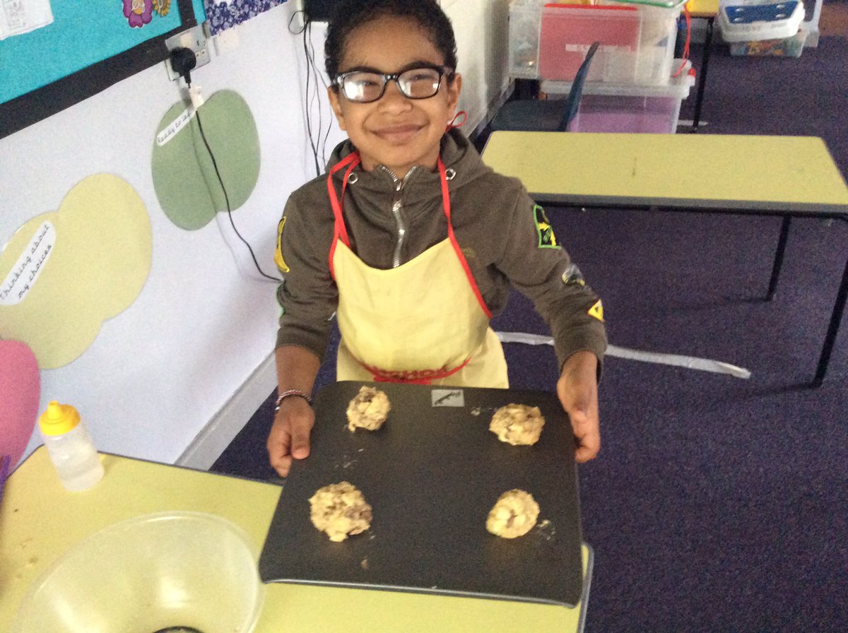 stvincentsbham's tweet photo. We have spent the morning learning how to bake cookies in our Year 1 bubble 🍪🥣 #SocialDistancinguk #classbubble #schoolsreopeninguk https://t.co/XaHa2hIDpV