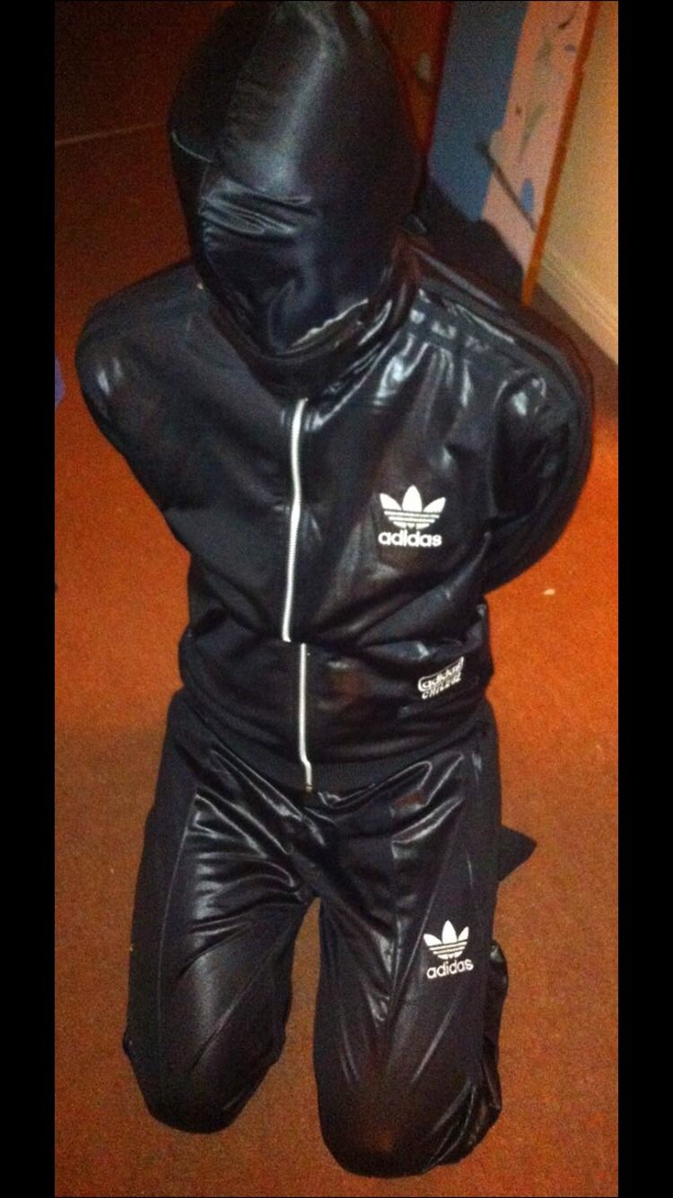 ShinyRubPup sur Twitter : "Total nylon coverage. Retweet if you shiny Adidas Chile 😈 #gay #gaychav #chav #adidaschile #nylon #bondage https://t.co/eBK9Y4LOkf" / Twitter