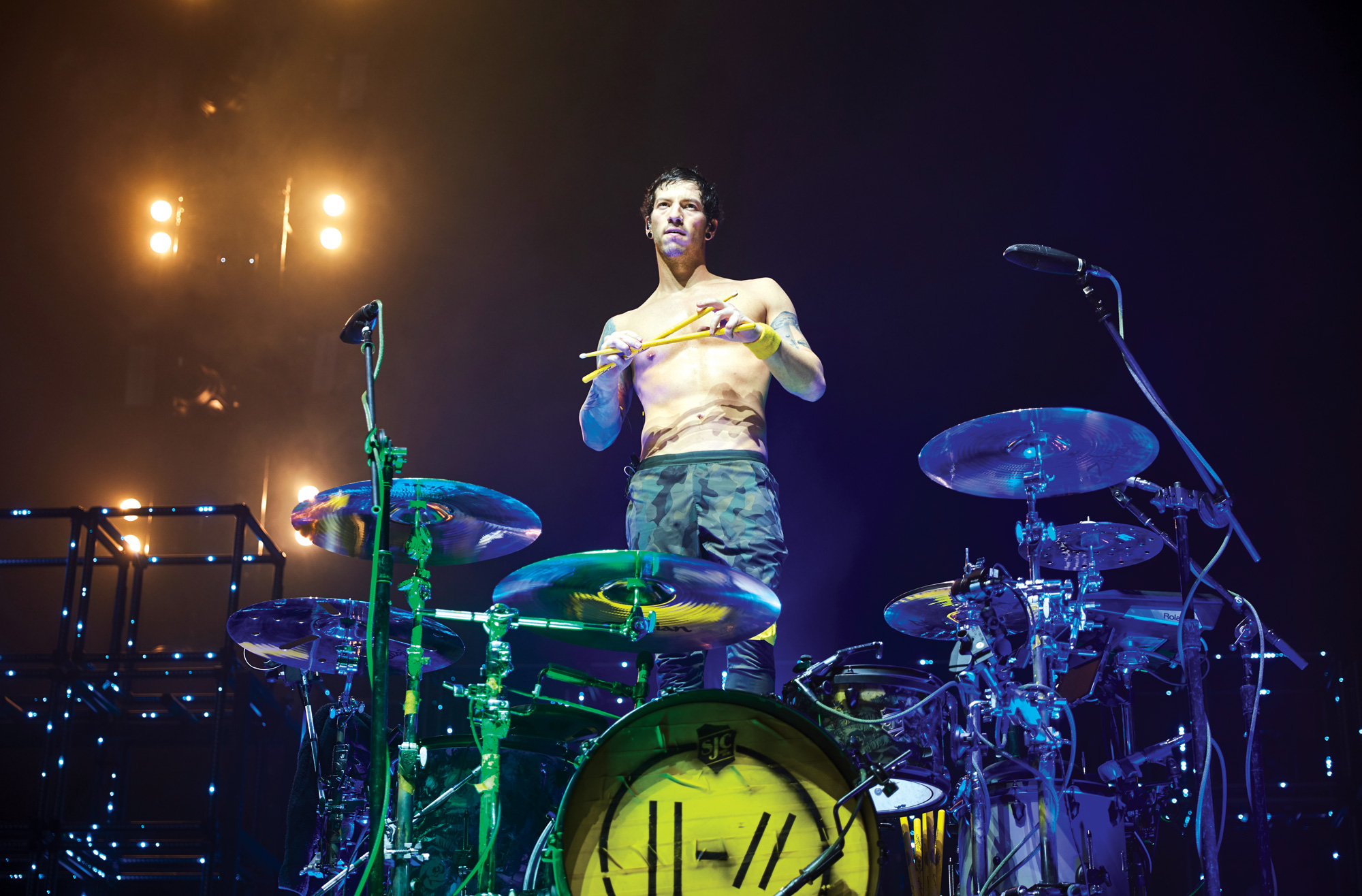 Happy 32nd birthday to twenty one pilots Josh Dun! ( : Tom Barnes) 