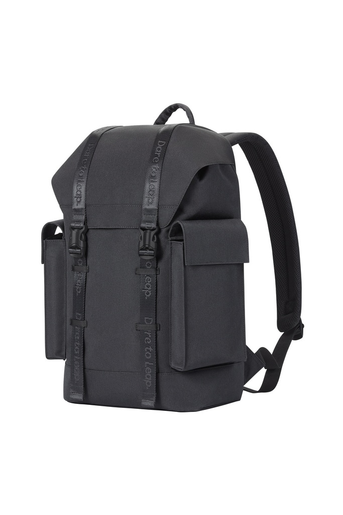 TECHNOSenior1's tweet photo. Obok #realme6s, zaprezentowany zostanie również kolejne akcesorium realme – plecak #AdventureBackpack.
@realmeeurope 
@PolskaRealme 
https://t.co/4n0OQDa4J0 https://t.co/zBDEhBpzRj