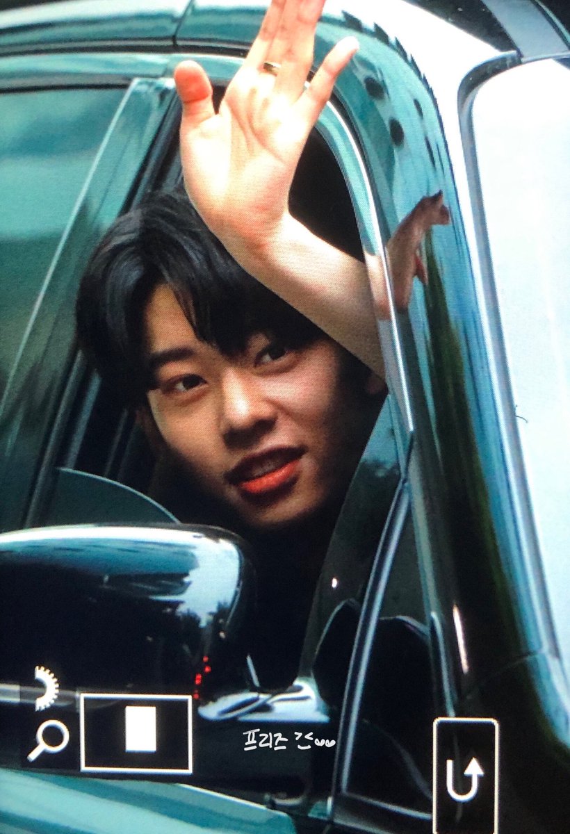 FREEZE917's tweet photo. 200618 퇴근 수고했어용💙💙
#김동현 #AB6IX https://t.co/MuYU6ConD5