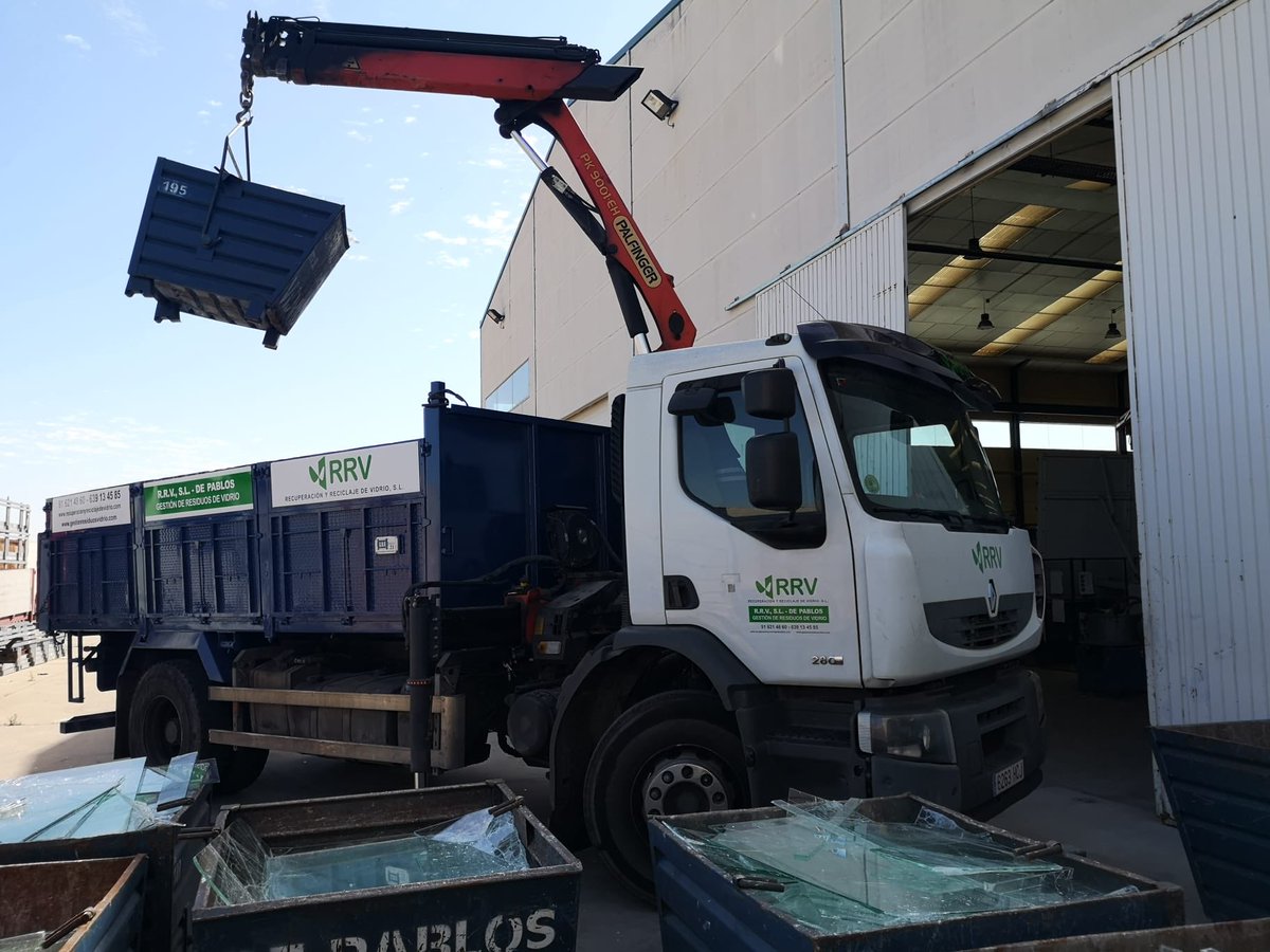 rrv_depablos's tweet photo. ¿Qué os parecen nuestros nuevos rótulos? ¡¡Ahora se nos ve mejor!! Etiquetadnos si nos veis algún día! 😉 #vidrio #recogida #reciclaje #depablos #rótulos #rrv https://t.co/PisZozwCwY