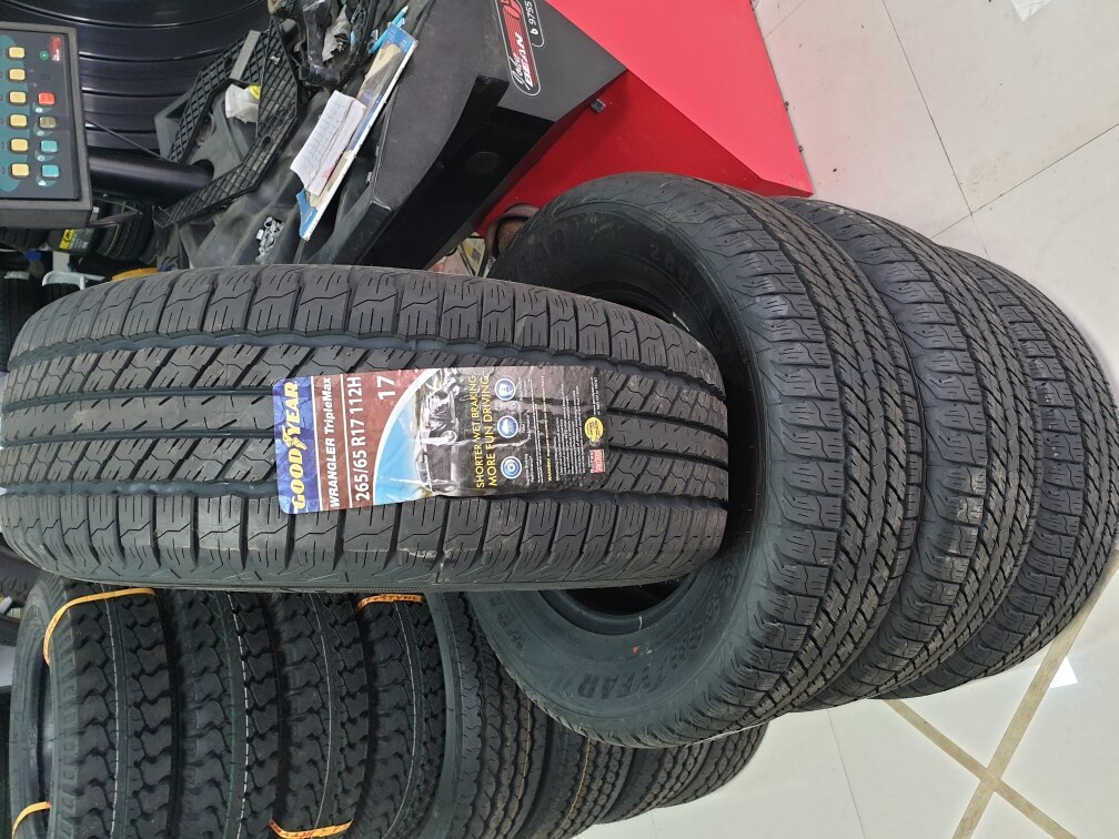 Change Your Tyre Tyres For Toyota Fortuner Available At Attractive Discounts Hurry U For More Info Visit T Co Sqzstnkow7 T Co Tgh2vqz8cv Twitter