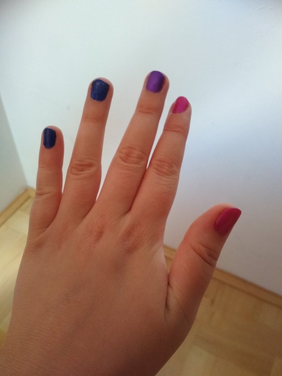 Jaskinia_Lindy's tweet photo. #biNails for #PrideMonth  ❤️💜💙 🏳️‍🌈 https://t.co/oH1X1E9MIE