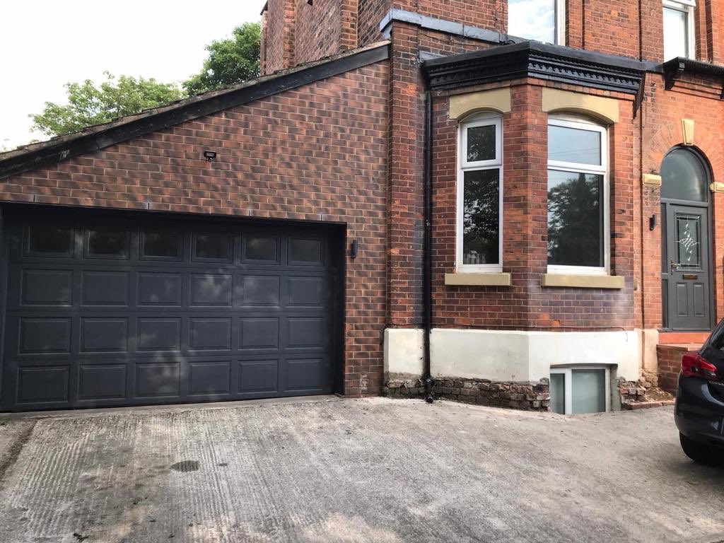 SnagDoctor's tweet photo. Another amazing transformation complete at this stunning property in Sale. 📸 🏡 😁

#snagdoctor #restoration #refurb #upcycle #property #house #home #stone #repair #surfacerepair #renovation #project #upvc #windows #upvcspraying https://t.co/jjHcnBIqXm