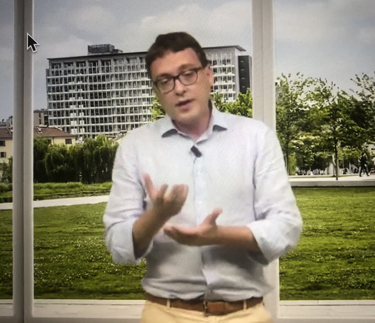 Il ruolo centrale del #cloud e della #governance: dell’apertura, della possibilità di scegliere e di gestire i #dati  dove servono e con le modalitá più appropriate. La risposta è #HybridCloud @alex_lavolpe <a href="/IBMItalia/">IBM Italia</a> a #ThinkItaly