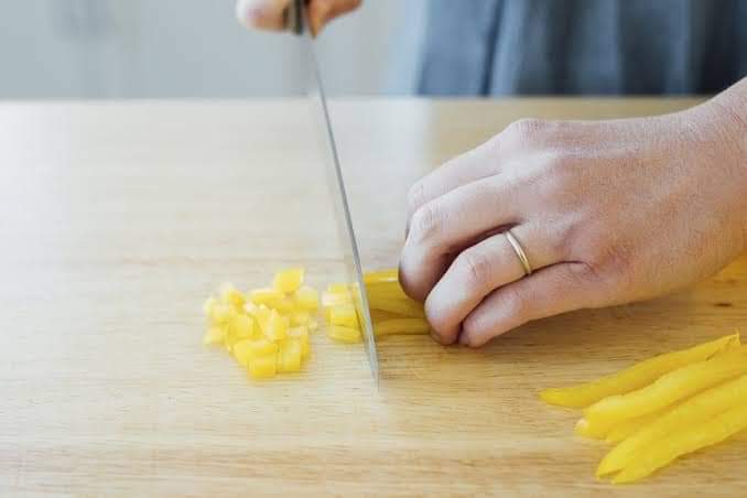 AtcKitchen's tweet image. ATC Kitchen Regular Tips
Tips 4:
The right process of chopping. Follow these to save your hands.
#kitchenhacks #kitchentips #cutting #cookingtips #Cooking