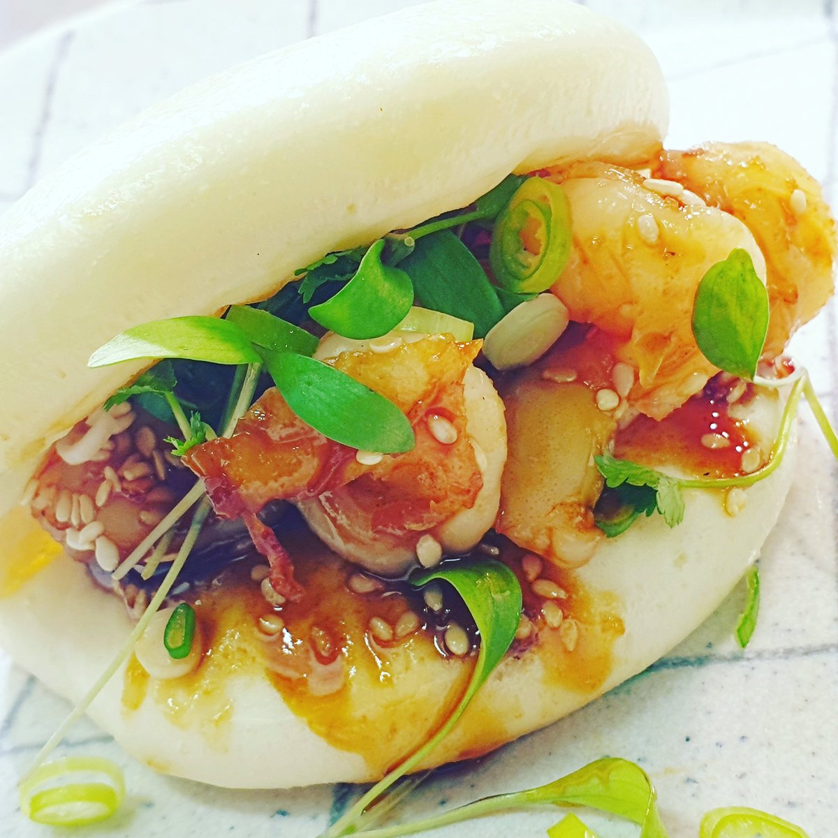zong_t's tweet photo. Shanghai BBQ King Prawns Boa Bun https://t.co/2DTEFN9pFs