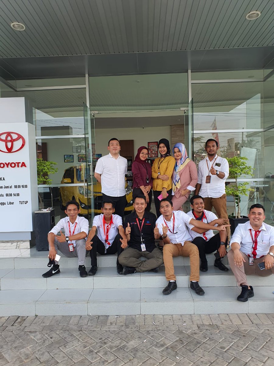 Hitam diantara putih...(Hitam Putih)