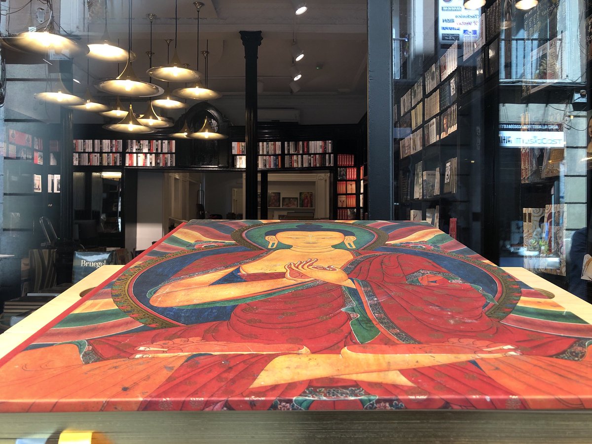 Benito_Navarret's tweet photo. #Madrid despierta en #Barquillo acaba de abrir ⁦@TASCHEN_Spain⁩ en el antiguo local de Santa Rita ⁦@Unsereno⁩ . Ánimo Madrid, juntos podemos. #Lifestyle #Books https://t.co/3mMwu5dmZX