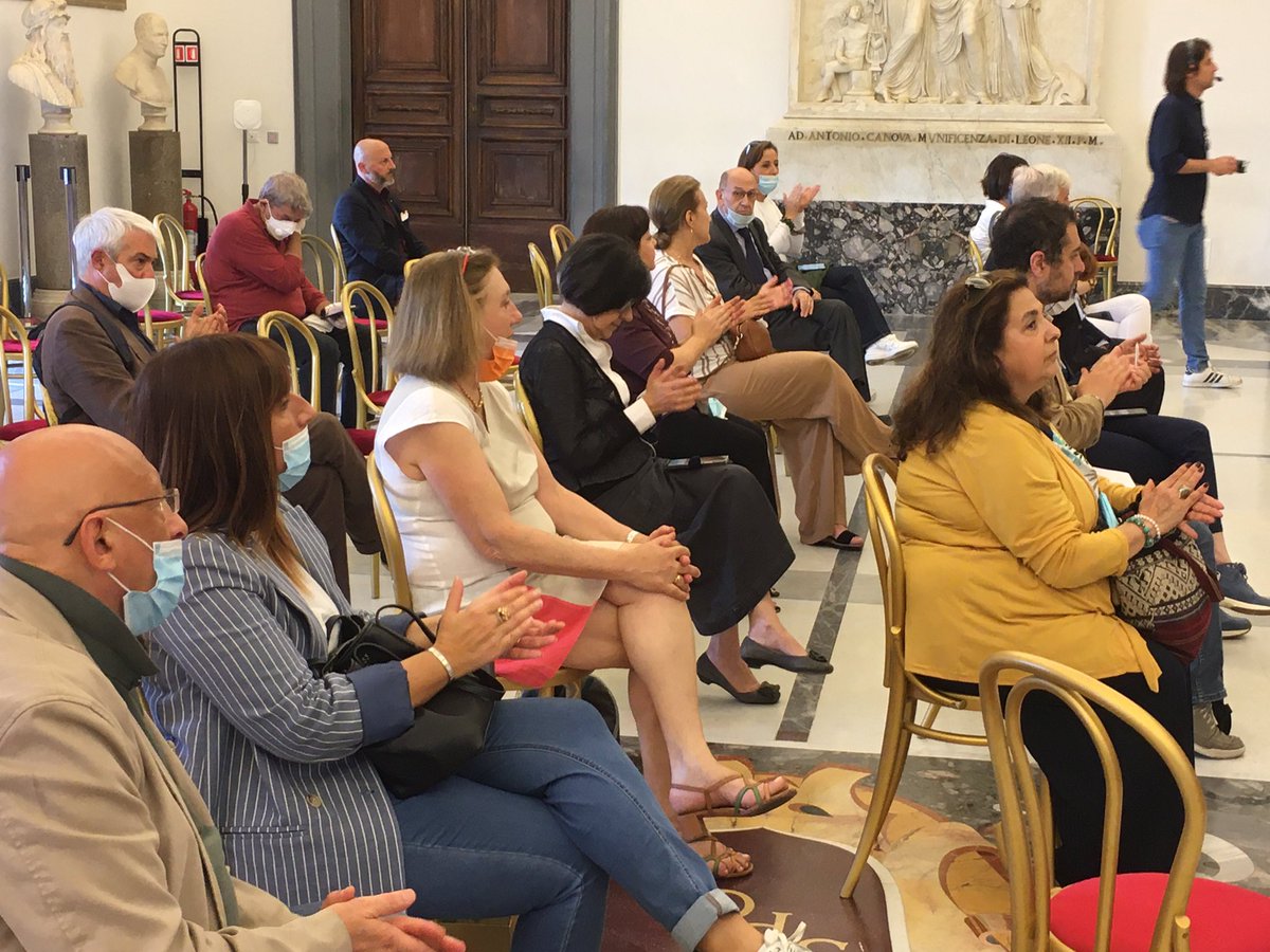 Controcorr's tweet photo. Carlo Bartoli @odg_toscana #Protomoteca #Campidoglio: “Oggi presentiamo un programma che é aderente ai valori di Costituzione, Convenzione dei diritti dell’uomo e legge istitutiva dell’Odg, con tutte le scelte etiche e deontologiche che caratterizzano professione giornalistica” https://t.co/KrIRxIBWGe