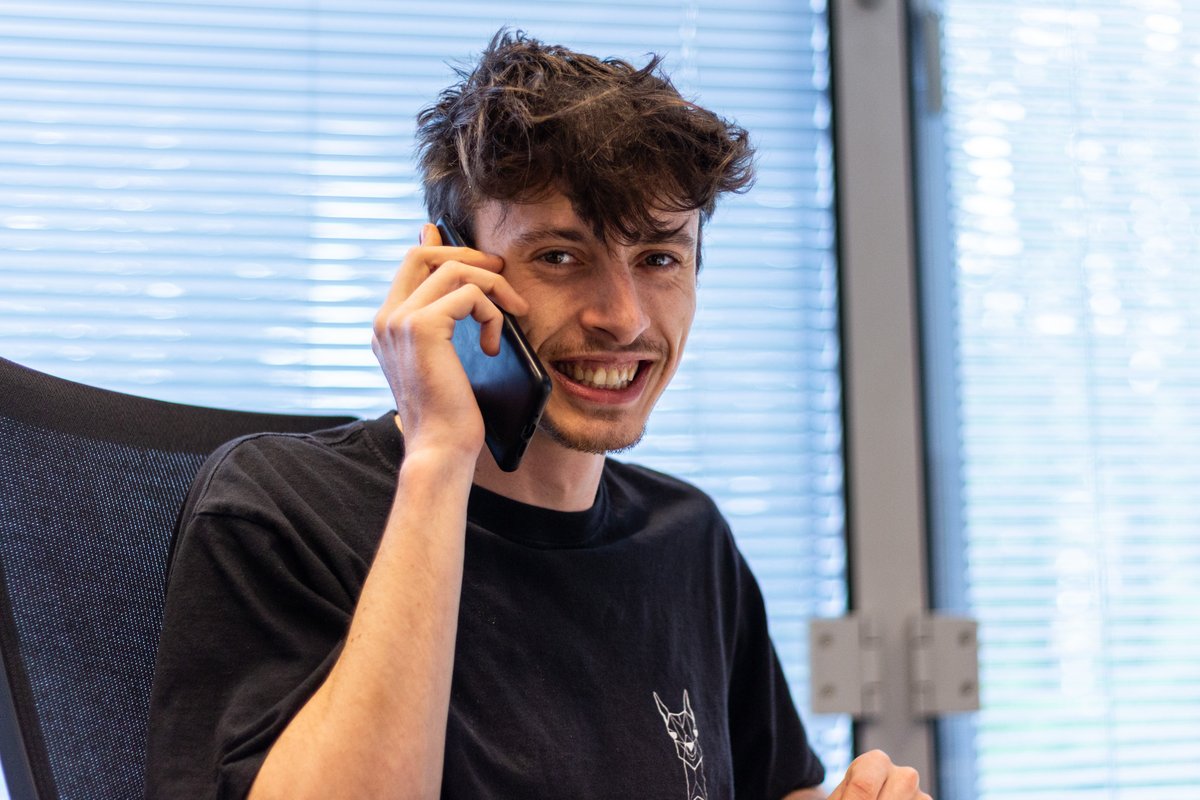 Na 3 maanden virtueel samenwerking was het gisteren eindelijk tijd om de LAMA kudde te herenigen op kantoor! 🦙 Mét de nodige afstand uiteraard 😉
Samen zijn we er helemaal klaar voor om jouw #employerbrand aan te pakken! Do it #theLAMAway 👉🏼 buff.ly/2nxvsuV