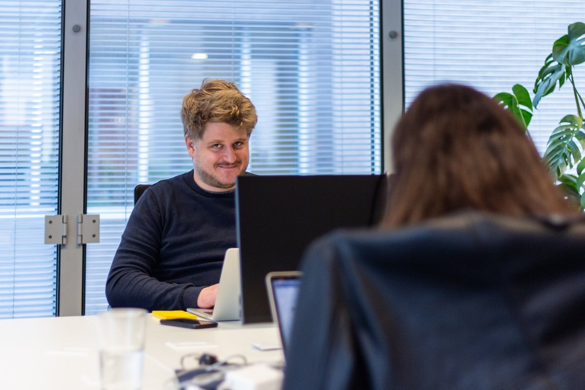 WeAreLAMA's tweet photo. Na 3 maanden virtueel samenwerking was het gisteren eindelijk tijd om de LAMA kudde te herenigen op kantoor! 🦙 Mét de nodige afstand uiteraard 😉
Samen zijn we er helemaal klaar voor om jouw #employerbrand aan te pakken! Do it #theLAMAway 👉🏼 https://t.co/fdfuRJ0sLW https://t.co/8p7LKYqrIP