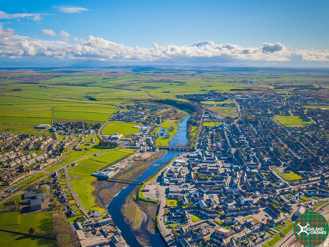 highlanddrones's tweet photo. Thurso, Caithness on a Sunny, Summers day. The most northern town on the British mainland. A small reminder of the view during this lockdown.
#caithness #scotland #nc500 #visitscotland #highlands #hiddenscotland #scottishhighlands #scottishenterprise #drone #dji #dronephotography https://t.co/128esA68uu