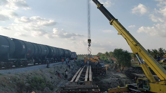 RailAnalysis's tweet photo. Major canal crossing bridge of upper Bhadra Dam completed in record time by SWR

Read More...https://t.co/tNeMNed2P9

#southwesternrailway #crossingbridge #Covid19 #railways https://t.co/Alwfd3ODrB