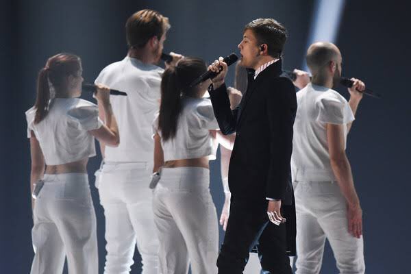 MediaEurovision's tweet photo. Pre-recorded backing vocals will be allowed at #Eurovision 2021!

The ESC Reference Group has decided on a one-year trial basis to lift the ban of backing vocals from the backing tracks.

What do you think about the new rule?

#Eurovision #ESC2021 #OpenUp https://t.co/pGuKq1bFcE