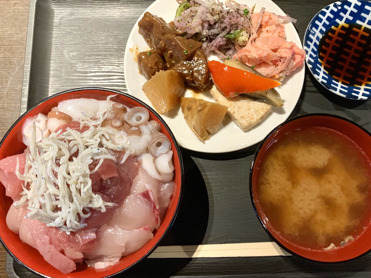 名古屋グルメ探偵 アスカイ 久屋大通のコスパ最強ランチ トラットリア マッサ では新鮮な刺身盛り放題の海鮮丼を1000円で味わえます 名古屋グルメ探偵 アスカイ 久屋大通のコスパ最強ランチ トラットリア マッサ では新鮮な刺身盛り放題の海鮮丼を1000円で味わえます