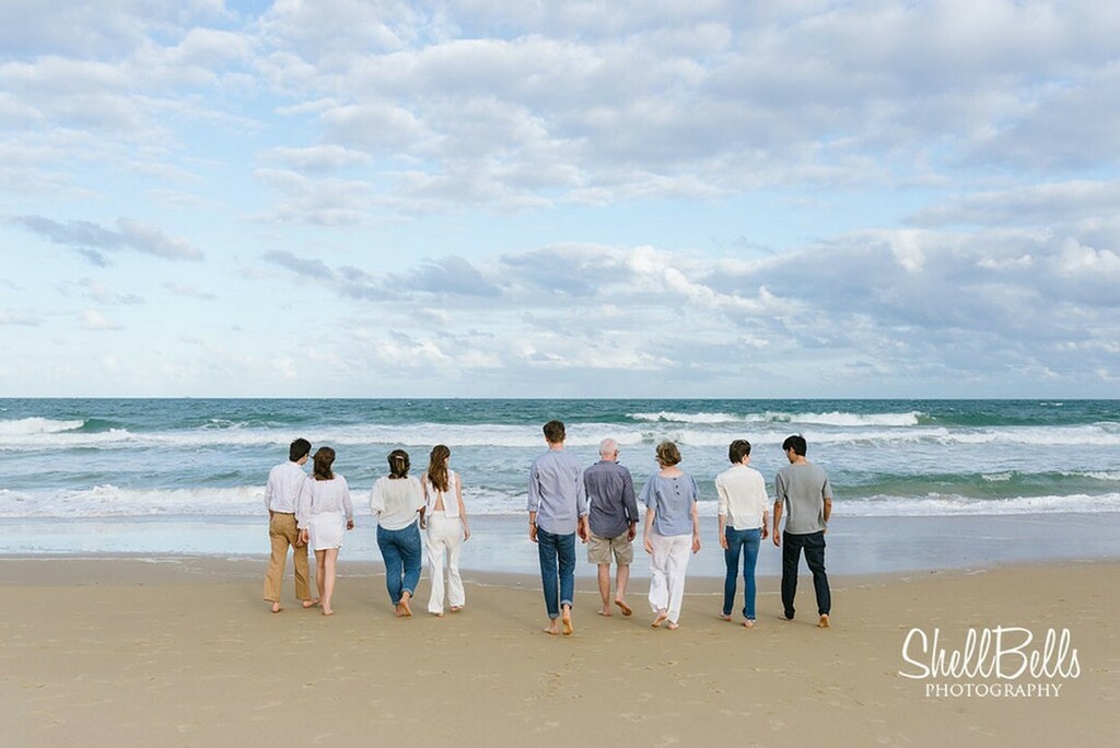 shellbellsphoto's tweet photo. As your family grows up, you gain extra family members! ⁠
Family portraits for big kids do exist and I do heaps of them! ⁠
This wonderful family travelled from New York, Switzerland, Japan and Brisbane to spend time together on the Sunshine Coast bac… https://t.co/w5v1VAYfkc https://t.co/Vp3Q8n6Wcl
