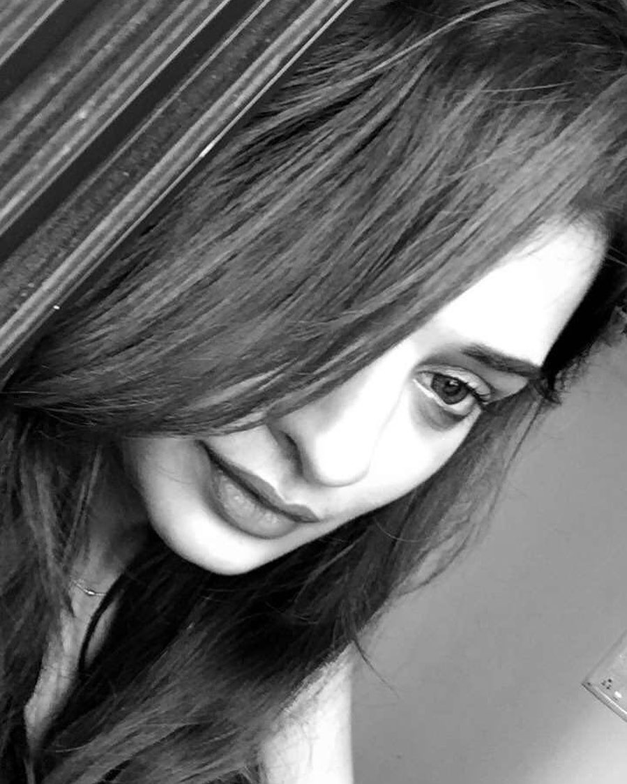 AlertsTollywood's tweet image. Retro Feels......✨
. 
. 
. 
. 
. 
#beautymode
#gorgeouslook
#tollywoodactress
#tollywood_alerts
@starlingpayal