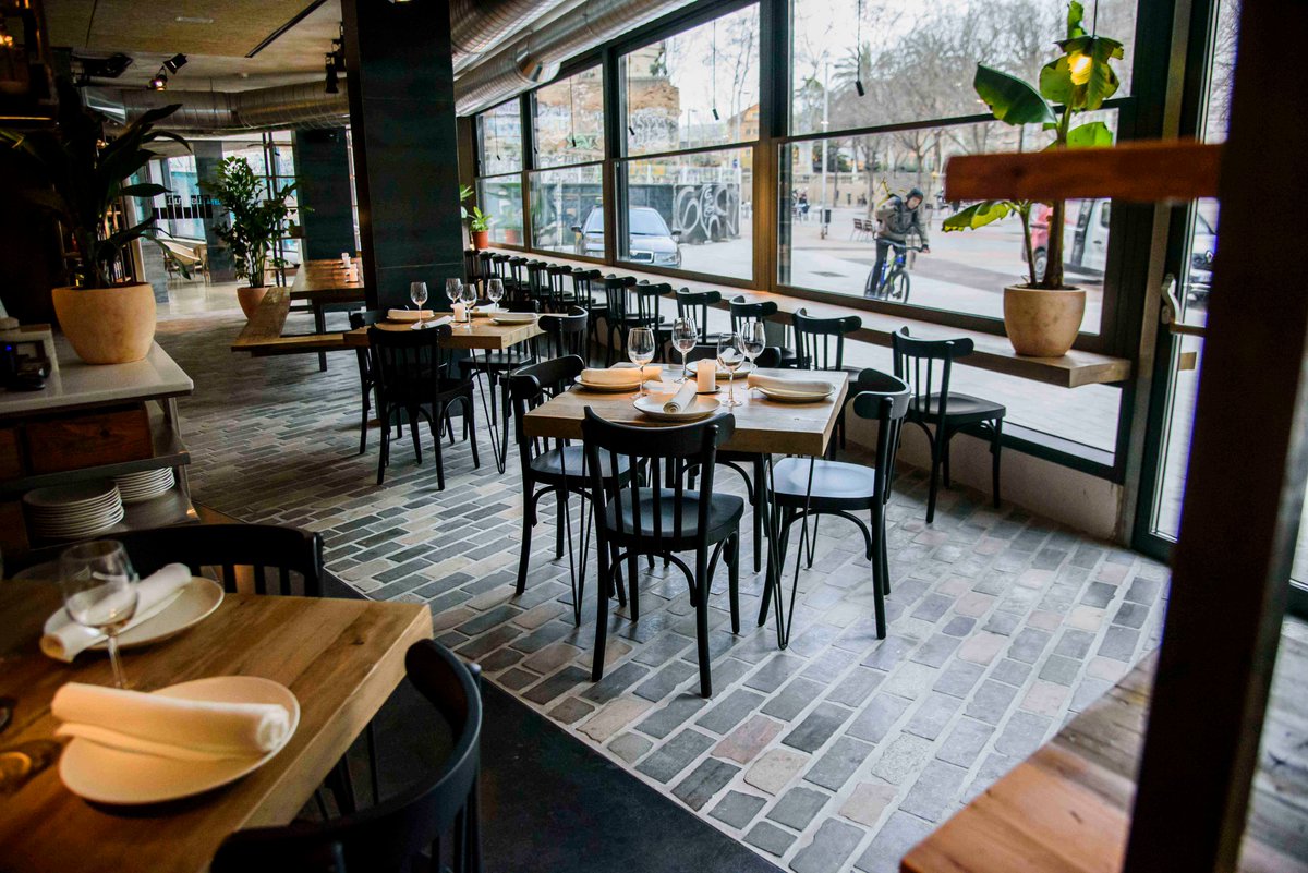 GastroMadrid_'s tweet photo. Nino Redruello y Patxi Zumárraga reabren @fismuler Madrid y Barcelona 🙌🙌🍴🍷📍
#GastroMadrid 🔝 #Restaurante #Fismuler #Madrid #Barcelona @ninoredruello @PatxiZumarraga #LosMásTop #Reapertura 🤙 #Gastro #Planazo
https://t.co/6DXWZW3YOk https://t.co/p7iNWVJ2w9
