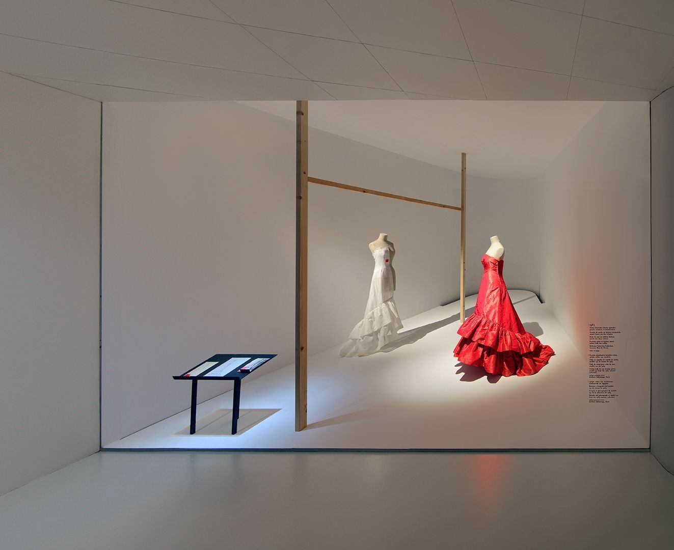 nuttet Displacement indhold Dress Historians on Twitter: "A virtual experience of the “Cristóbal  Balenciaga, Fashion and Heritage” exhibition at the Cristóbal Balenciaga  Museoa in Getaria, Spain is now available. To experience the exhibition  click, here: