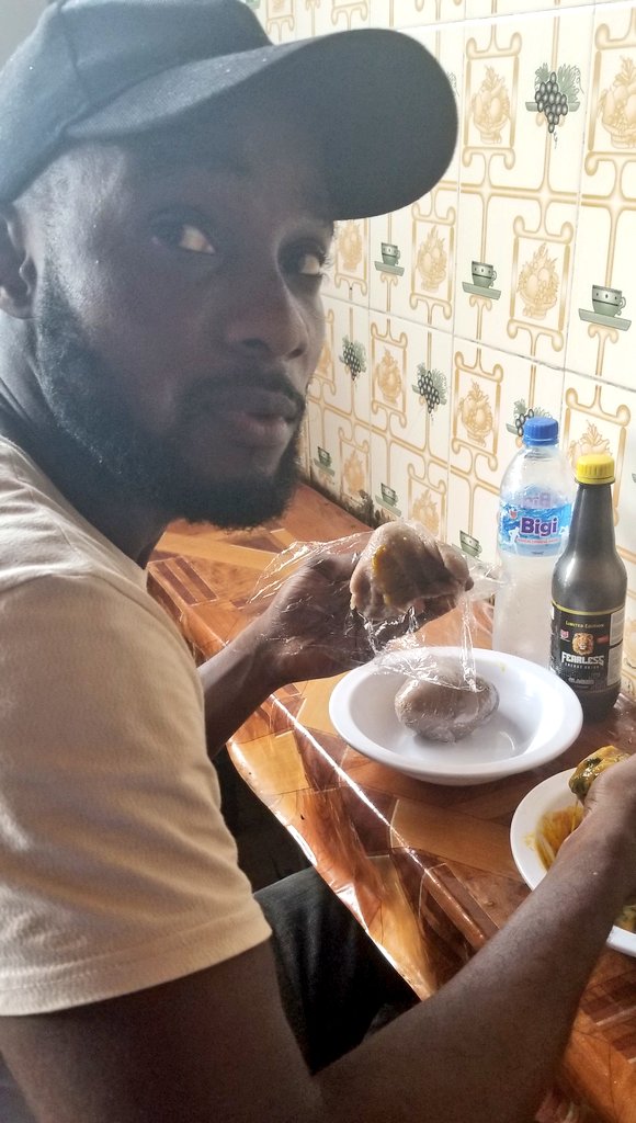 Due to the cold, I went to my mum's restaurant; grabbed 5 wraps of Amala, 15 Assorted, 3 ponmo, 2 Goat meat, 1 eja kika, bigi bottle water and ofcourse a bottle of Fearless Classic.