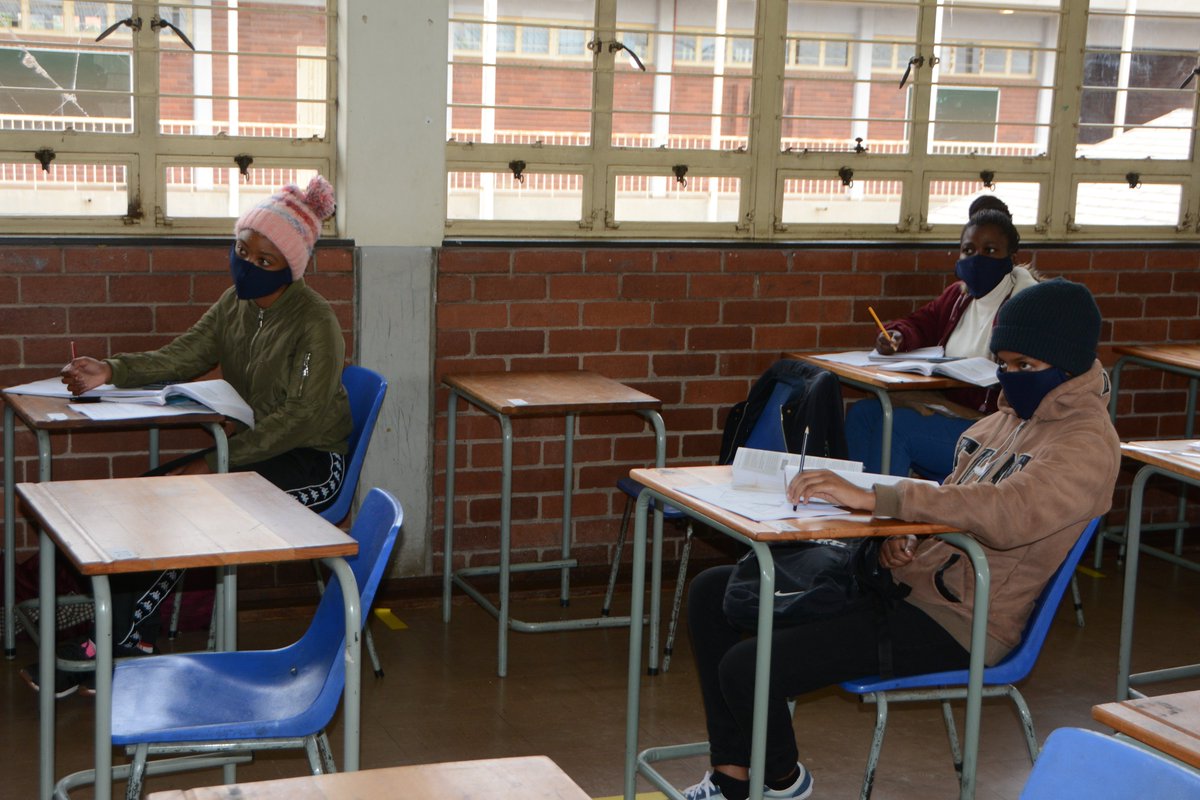 HigherEduGovZA's tweet photo. Today Minister @DrBladeNzimande visited Umgungundlovu TVET, Plessislaer campus to inspect the state of readiness at the College and was impressed with their level of cooperation to combat the spread of the coronavirus. #SaveLives #SaveTheAcademicYear https://t.co/bSNwnvpo3t