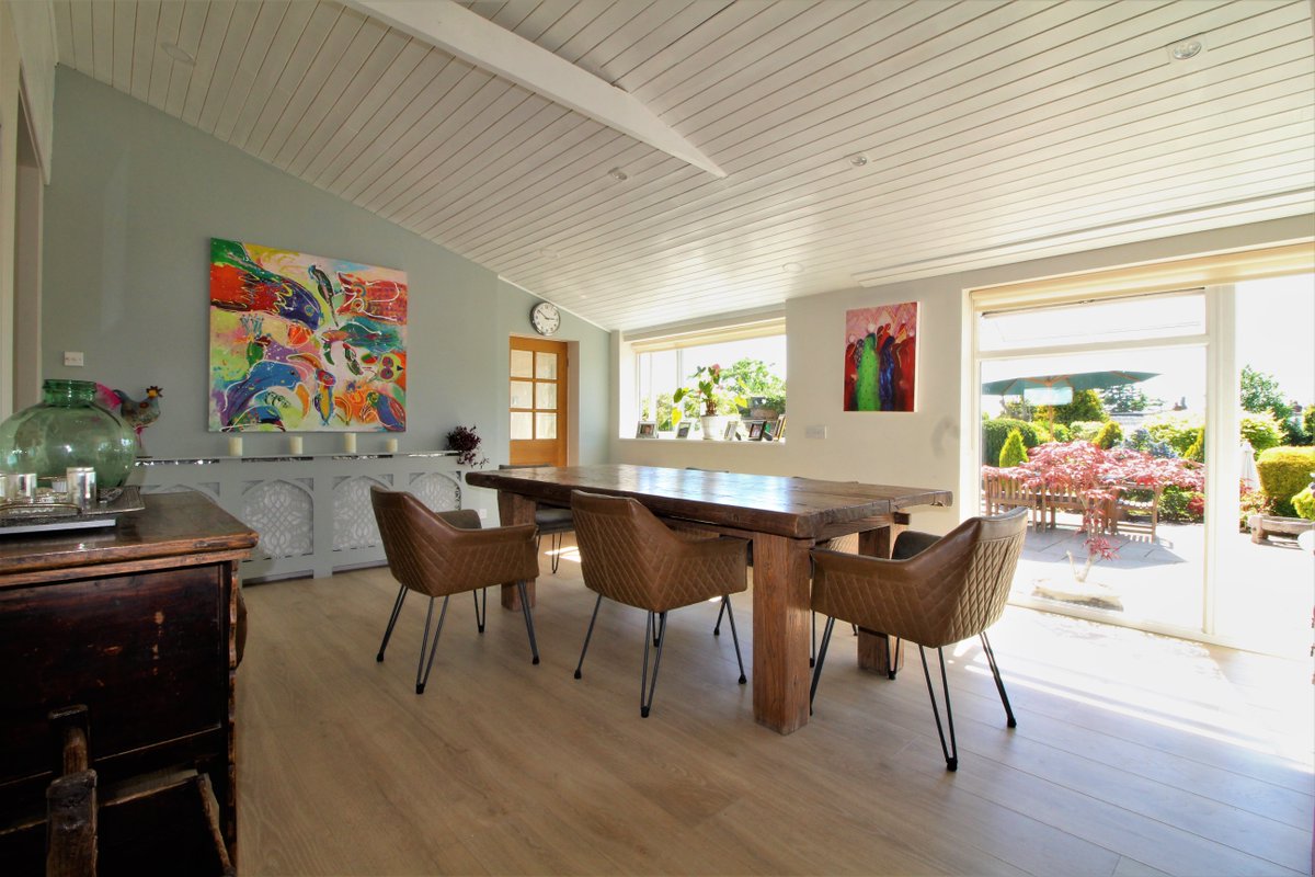 Love This Interior of Our Thurstaston Road Property 😍😍 Heswall, £750,000
.
▫️ Impressive 5 bedroom detached family home
▫️ Three spacious reception rooms
▫️ Spectacular garden
.
📸 To See Further Images and Details Search for ‘Thurstaston Road‘ on our Website Link in Bio