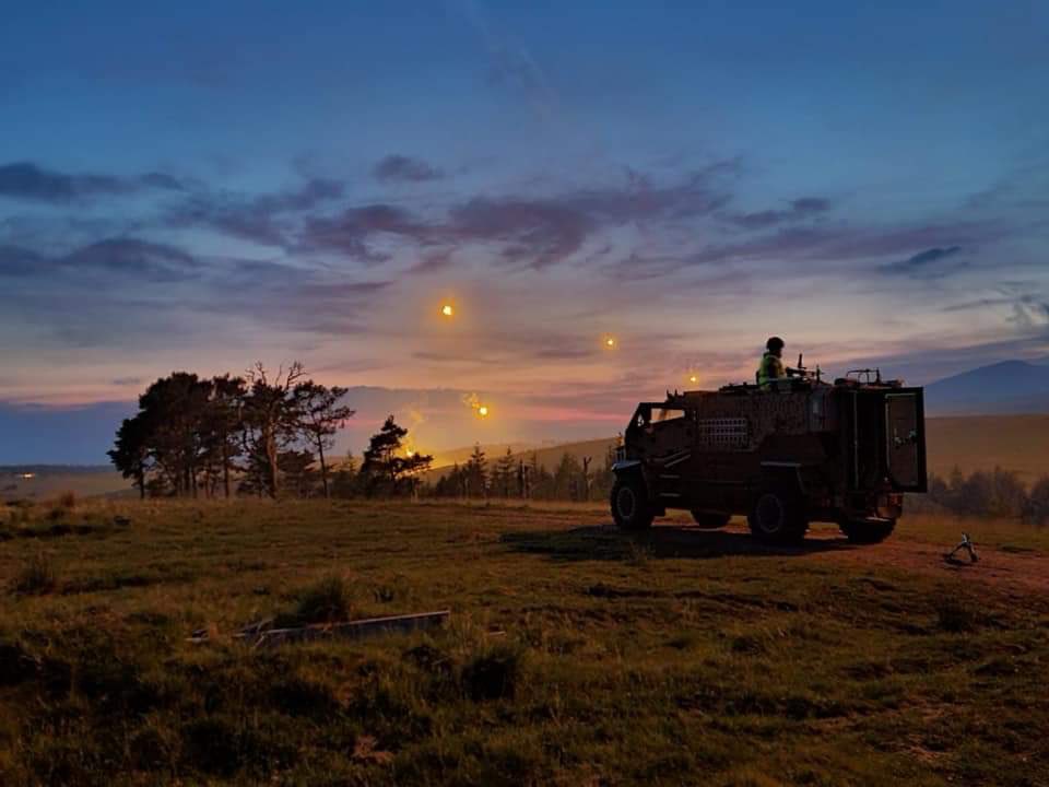 2_SCOTS's tweet photo. We have had a brilliant 2 weeks in WARCOP conducting different shoots as part of our Mission Specific Training, captured beautifully here is A Company whilst on their night Foxhound top cover shoot. #FieldFiring #ArmyConfidence #ArmyStrong #WeAreInfantry @The_Black_Rats https://t.co/l0NysukWtJ
