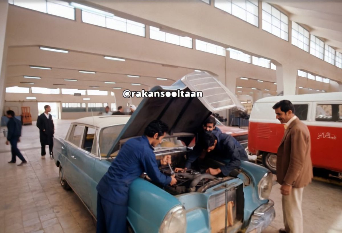 صورة نادرة جداً من داخل المعهد الملكي الصناعي بالرياض في السبعينات الميلادية