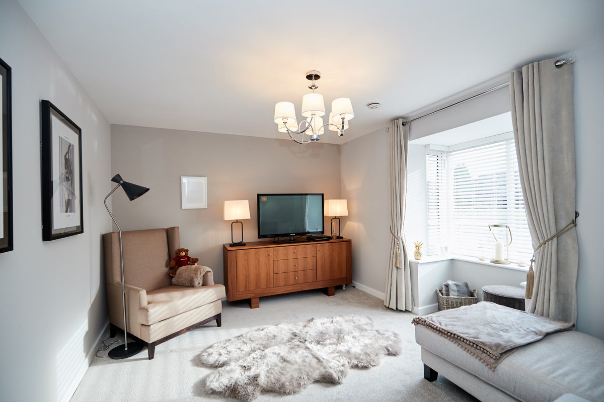 Redrowplc's tweet image. After 2 years in hospital 'Little Mermaid' Sophie Mallon was excited to go home 🏠 Little did she know that our colleagues and sub-contractors had given it a 'show home' makeover 😃 Read Sophie's story here: bit.ly/2UXOE2K #ValuingPeople