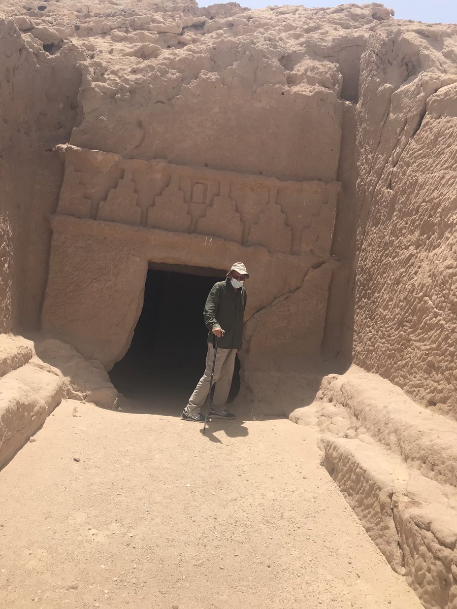 akuwaiz's tweet photo. ( والى مدين اخاهم شعيب ) ًبعد ظهر اليوم. محافظة البدع. في مقابر قوم شعيب المحفورة في الجبل بطرق مشابهة لتلك الموجودة في العلا. مدائن صالح. قبل قليل كنّا فوق جبل اللوز. الحرارة ٢٣ درجة. ارتفاع ٢١٠٠ متر. هنا الحرارة ٤٢ درجة. الارتفاع قرابة ٤٠٠ متر https://t.co/IX3MWbDttN