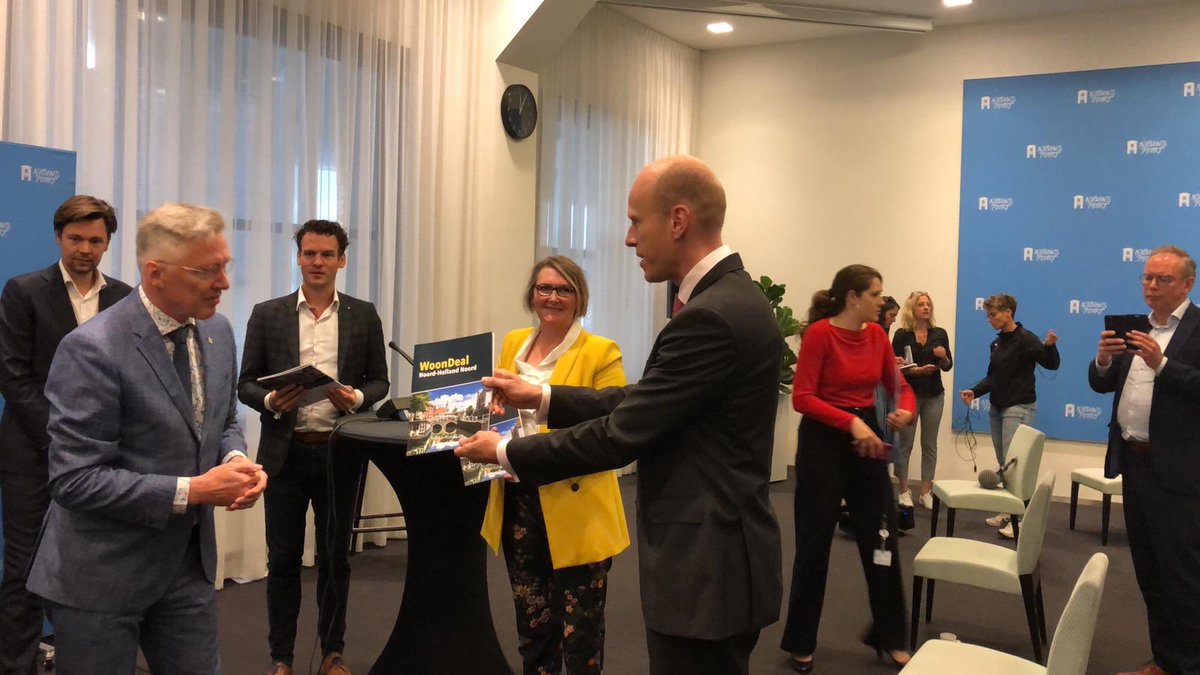 Paulslettenhaar's tweet photo. Tweede kamerleden van VVD, CDA en D66 ondersteunen de ambitie van onze regio. 60000 extra woningen in 10 jaar!#woondeal #noordhollandnoord https://t.co/GDAc8n2tsU
