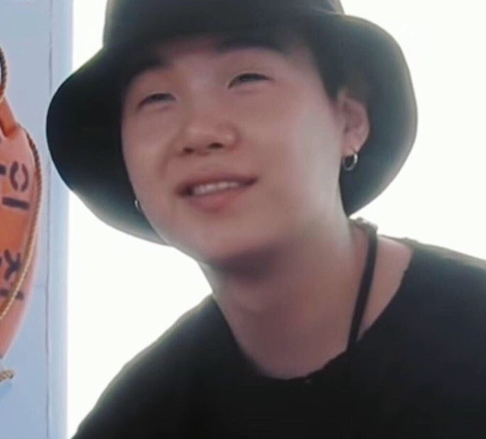 The fullest basket in the world - Yoongi's cheeks; a thread