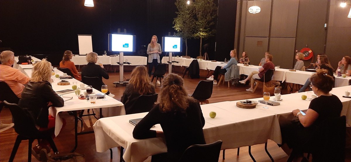 Vandaag maken we bij <a href="/theek5/">Bibliotheek Theek 5</a> een start met een traject "werken met communities" met <a href="/Kirstenwagenaar/">Kirsten Wagenaar</a>. Essentieel onderdeel van het bibliotheekwerk, dus de hele organisatie moet dezelfde taal spreken. Daarom kwamen we vandaag eenmalig fysiek bij elkaar.