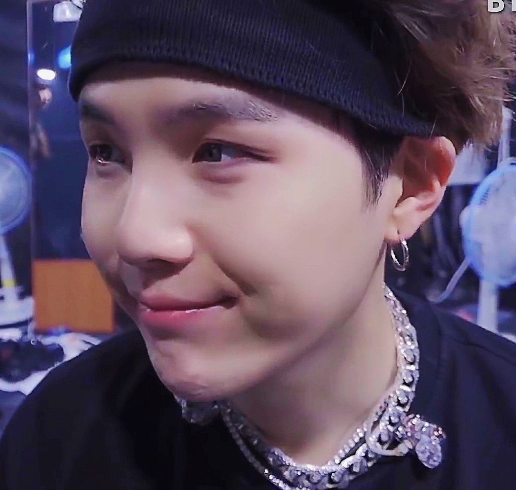 The fullest basket in the world - Yoongi's cheeks; a thread