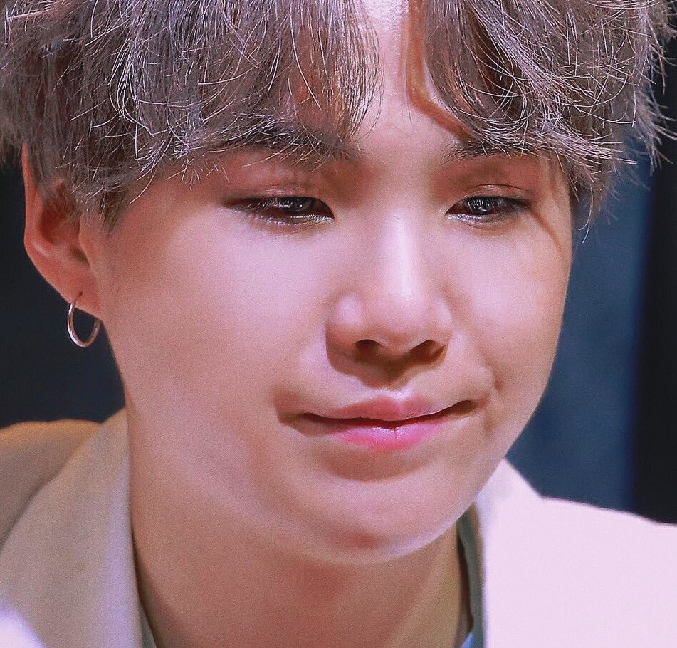 The fullest basket in the world - Yoongi's cheeks; a thread