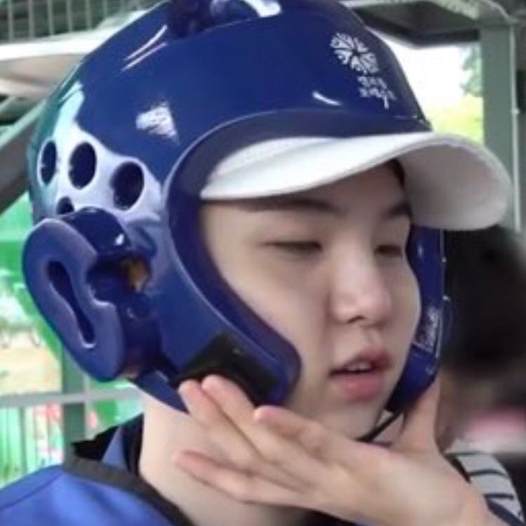 The fullest basket in the world - Yoongi's cheeks; a thread