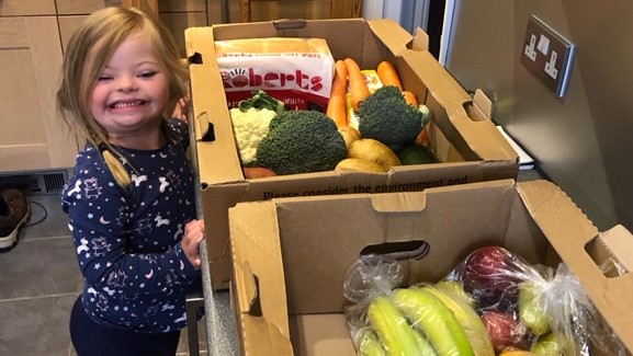For the last 9 weeks, we've been funding weekly fresh produce boxes for all UpsnDowns families. Boxes are full to the brim with fresh fruit, vegetables, bread, milk and other produce. Read more bit.ly/2UXGx6n #NorthantsTogether <a href="/CollinsProduce/">Collins Fresh Produce</a> <a href="/NTelegraph/">Northants Telegraph</a> #shielding