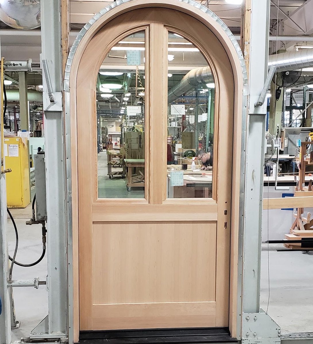 LoewenWindows's tweet photo. The Custom Shop team has provided us with another wonderful surprise; a round-top Santa Barbara door has two venting panels within the operating door panel! #loewen #loewenwindows #customdoors #santabarbaradoor #santabarbara #douglasfir #venting #terracedoor #roundtop #paneldoor https://t.co/qaTu4hDKQf