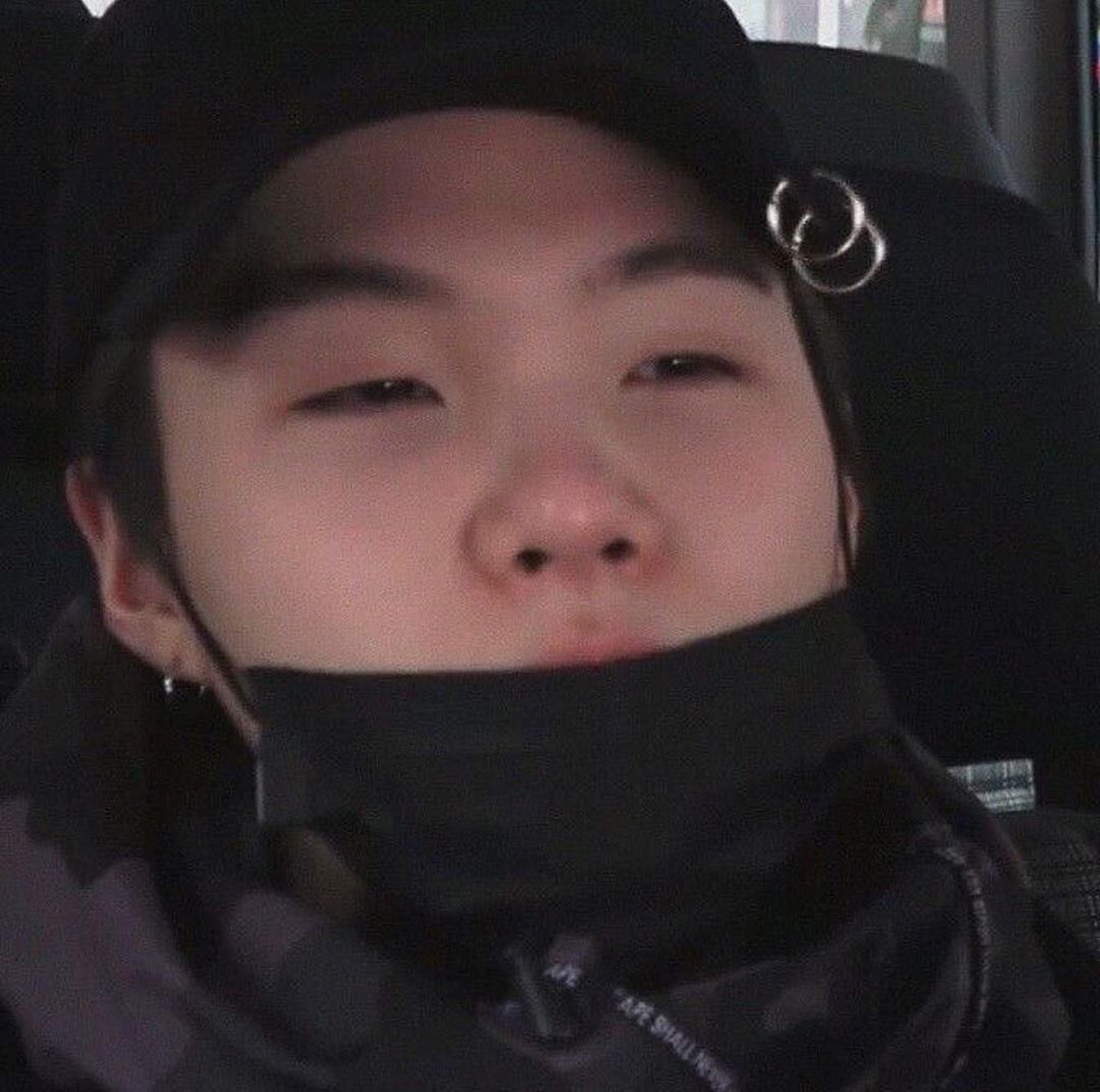 The fullest basket in the world - Yoongi's cheeks; a thread